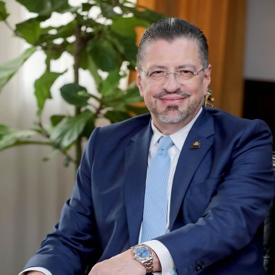 Biografía de Rodrigo Chaves: vida, carrera y liderazgo en Costa Rica